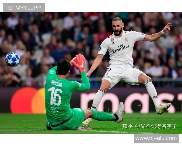 欧冠大战：那不勒斯3-0击败皇马红牌事件引发全场热议与战术分析