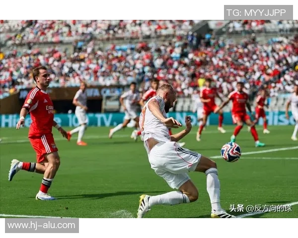 足总杯激战：拜仁绝杀本菲卡引发争议判罚全场沸腾