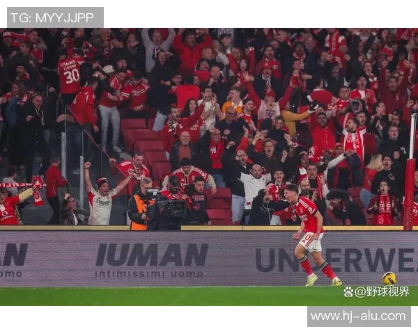 意甲激战：尤文图斯大胜曼联6-2赛场瞬间引发狂欢与震惊