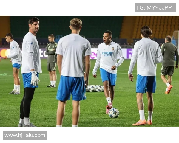 AC米兰友谊赛大胜皇马四球狂潮绝杀瞬间引发全场热烈反响 AC米兰友谊赛大胜皇马四球狂潮绝杀瞬间引发全场热烈反响